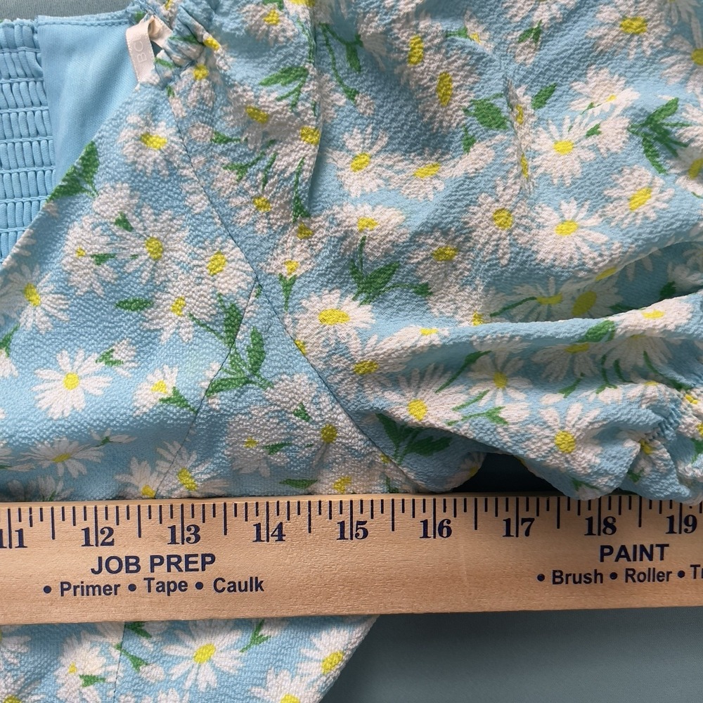BCBGeneration Retro Daisy Garden Knot Front Crop Top & Shorts Medium Cottage NEW - Picture 6 of 10